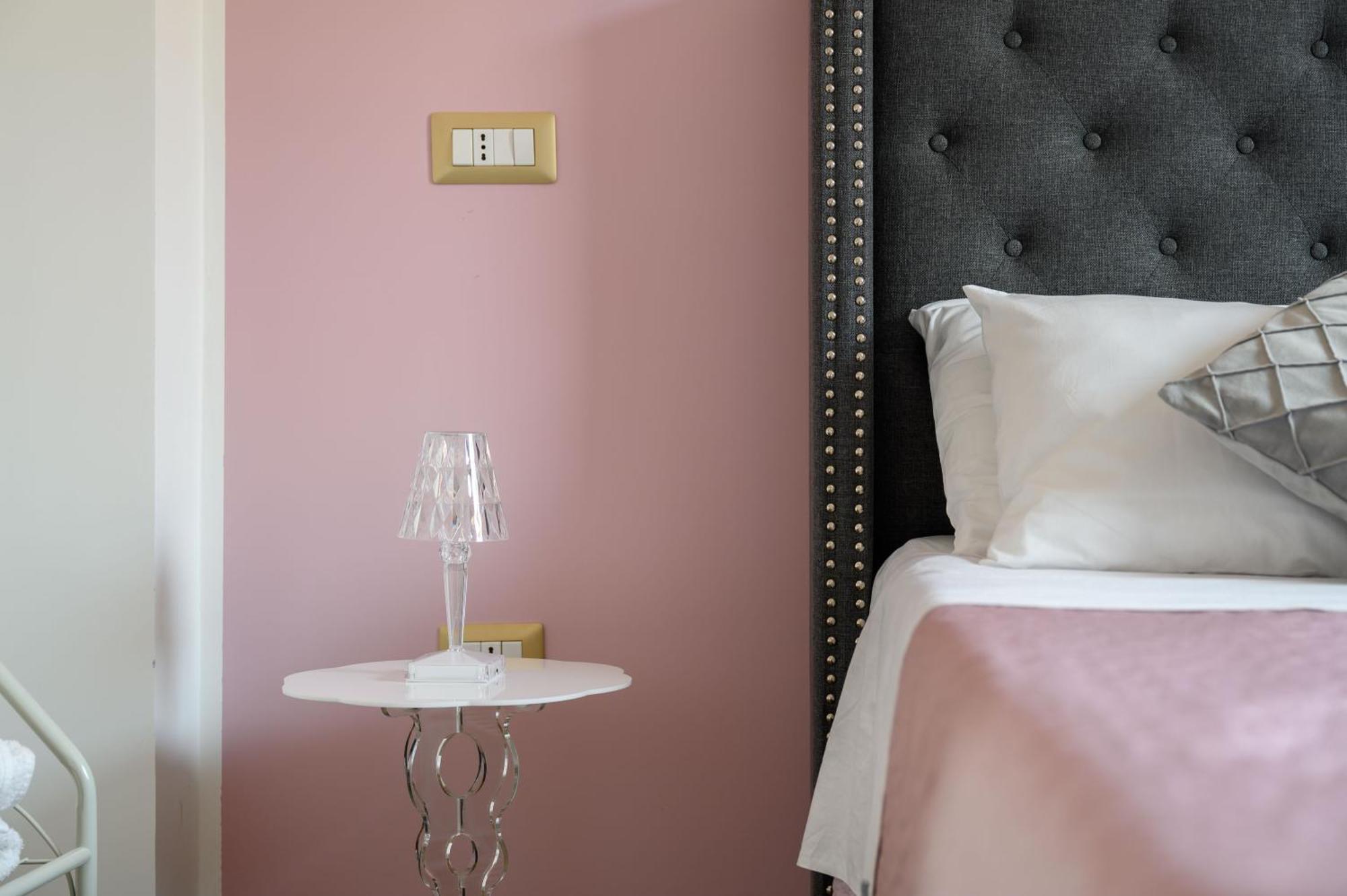 מרתה Casa Vacanze Maddalena - Palazzetto Sul Lago - Diamante Rosa מראה חיצוני תמונה
