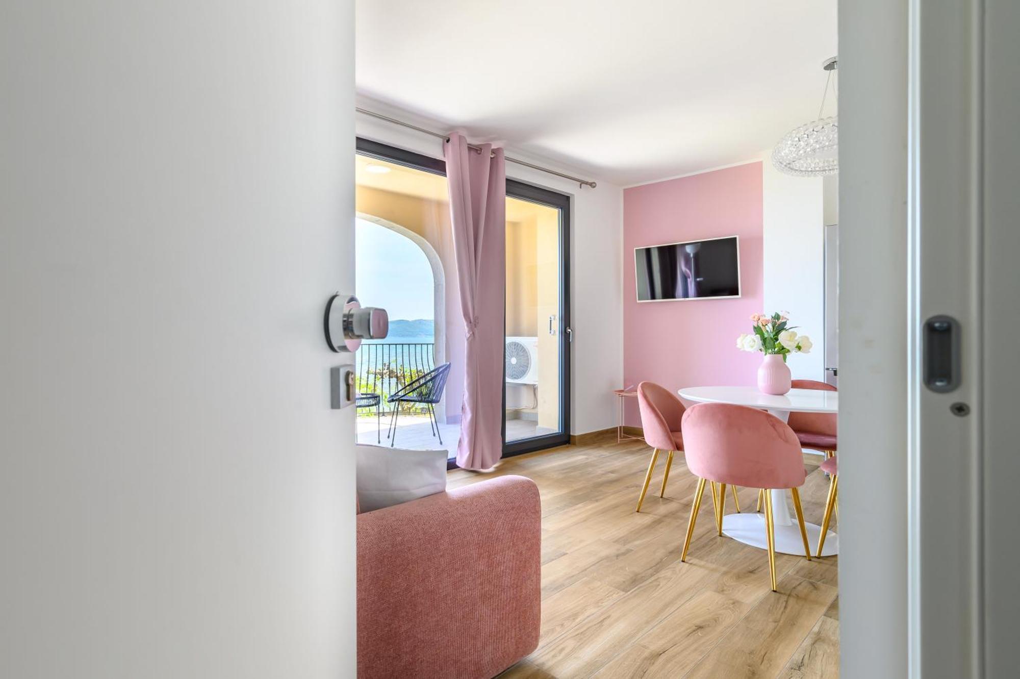 מרתה Casa Vacanze Maddalena - Palazzetto Sul Lago - Diamante Rosa מראה חיצוני תמונה