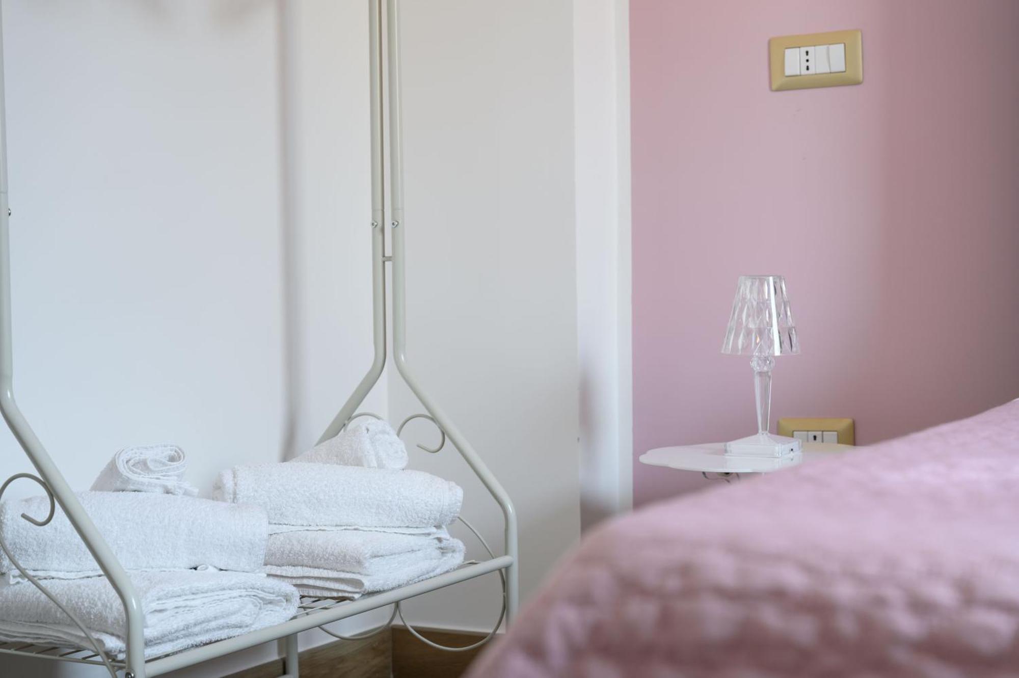 מרתה Casa Vacanze Maddalena - Palazzetto Sul Lago - Diamante Rosa מראה חיצוני תמונה