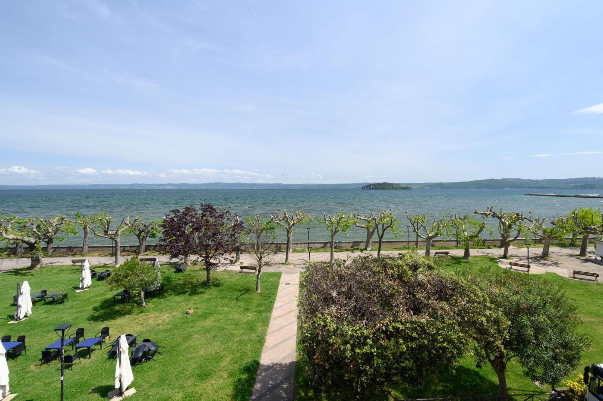 מרתה Casa Vacanze Maddalena - Palazzetto Sul Lago - Diamante Rosa מראה חיצוני תמונה